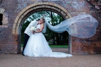 sydney-wedding-bride-and-groom-veil-caught-by-breeze-1935-20170218-SAV-min